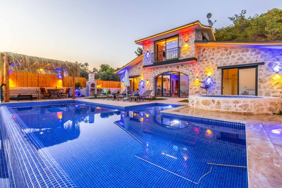 robotic pool cleaners for vacation homes and rental properties buying guide